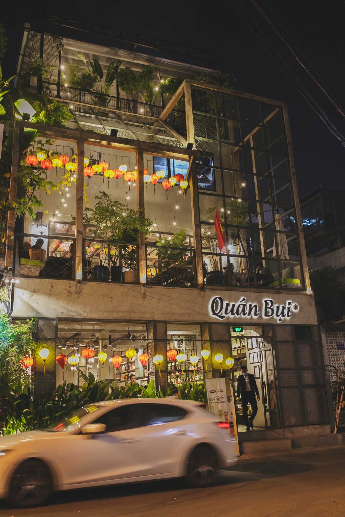 Quan Bui Original proudly serves and enriches the flavor, taste and beauty of Vietnamese dishes.