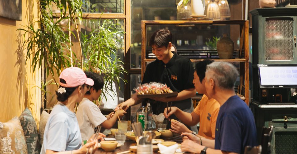 Bánh ngọt 1/6 tại Quán Bụi
